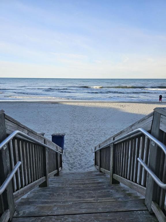 Direct Oceanfront- King Bedroom- Amazing Views/Pools/Hot Tubs/Beach Access/Golf マートルビーチ エクステリア 写真