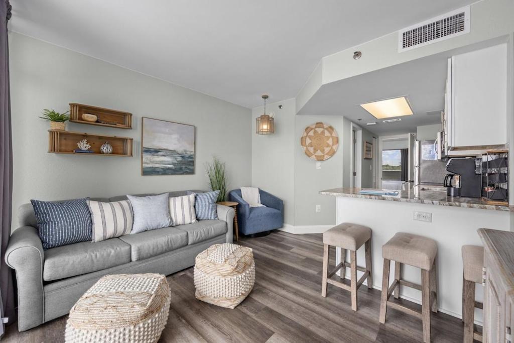 Direct Oceanfront- King Bedroom- Amazing Views/Pools/Hot Tubs/Beach Access/Golf マートルビーチ エクステリア 写真