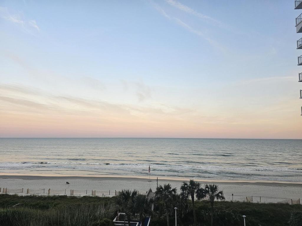 Direct Oceanfront- King Bedroom- Amazing Views/Pools/Hot Tubs/Beach Access/Golf マートルビーチ エクステリア 写真